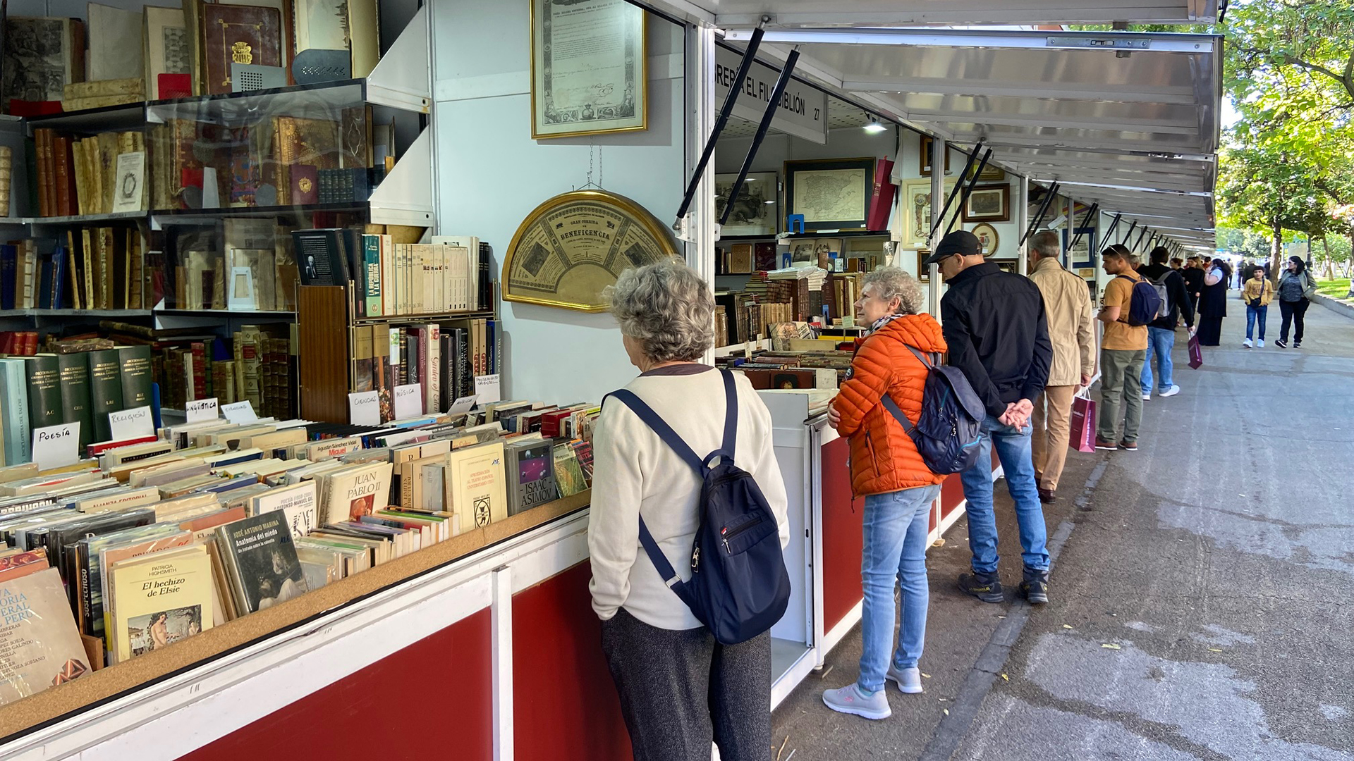 Feria de Otoño del Libro Viejo y Antiguo de Madrid en el Paseo de Recoletos